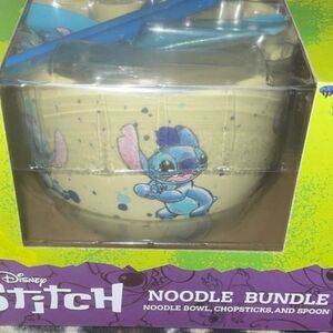NIB Stitch Disney Ramen Bowl set. Ramen spoon and chopsticks included